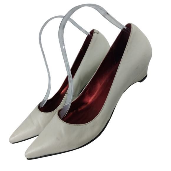 NINE WEST! EGGSHELL WHITE GENUINE LEATHER POINTY TOE HEELS, PUMPS! SZ 6.5M - Picture 10 of 10